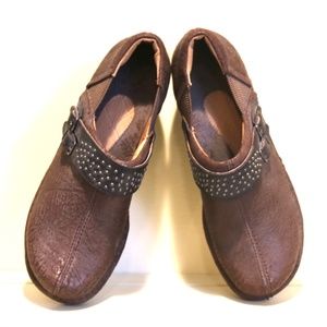 ARIAT BROWN LEATHER CLOGS